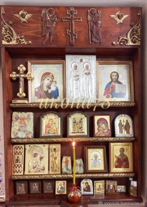 Полка для икон Православие выполнена из массива дерева